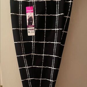 Peter Nygard Black and White Grid leggings
